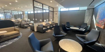 tampa airport lounges