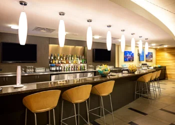 las vegas airport lounges